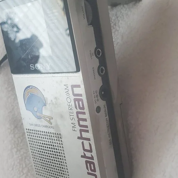 Vintage chargers football Sony Watchman FD-30A AM/FM Stereo Mini TV With Case - Picture 11 of 13